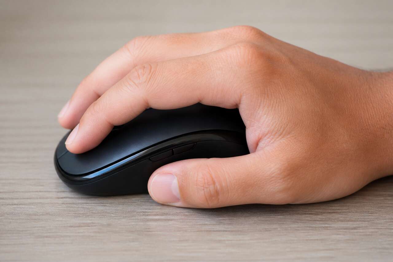Pourquoi la main qui tient la souris est froide ?