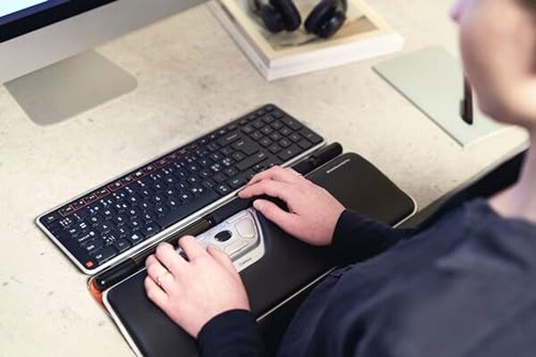 Découvrez notre avis complet sur le Rollermouse Red Plus, le clavier sans fil révolutionnaire pour une productivité optimale et un confort maximal au travail.